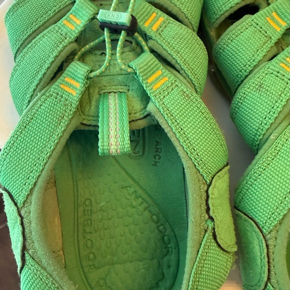 Keen Women's Vibrant Green Outdoor Sandals - Picture 5 of 8